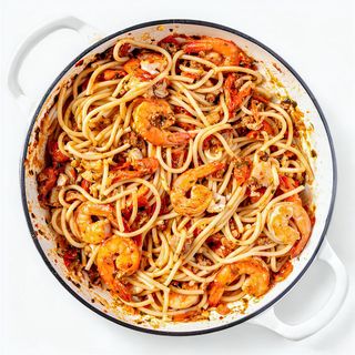 პასტა ზღვის პროდუქტებით ტომატის სოუსით