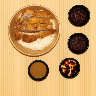 Tonkatsu con arroz + salsa a elegir