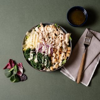 Salad bowl de pollo asado