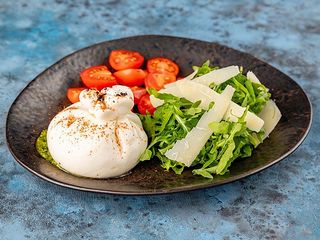 ENSALADA CAPRESE CON BURRATA (250g)