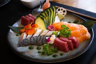 Sashimi moriawase (18 piezas)