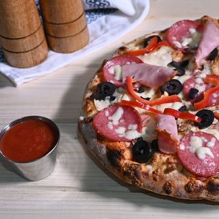Pizza Foarte Tare (bautura inclusa)