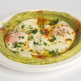 Avocado cu oua prajite