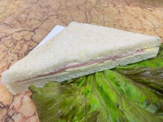 Tramezziono con prosciutto cotto emmental e maionese