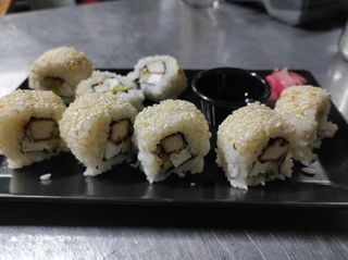 Sushi sa piletinom