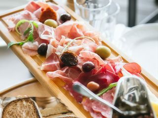 Плато Антипасті SALUMI - на 2-4 Персони (630g)