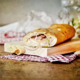 Rollo De Mortadela Y Pistachos