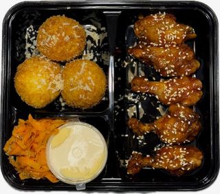 Ქათმის ფრთები, კარტოფილის კროკეტებთან ერთად