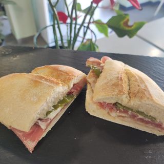 Bocadillo Serranito De Cerdo (Pequeño)