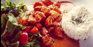 Ćureći file u picantnom crvenom curry sosu