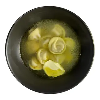 Домашние пельмени с бульоном