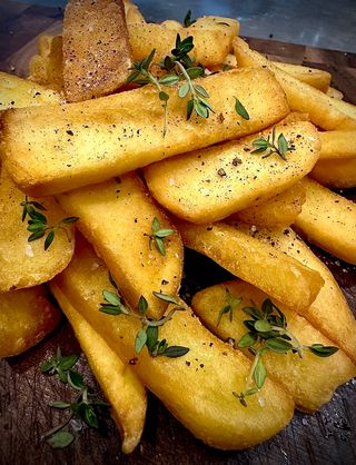 Cartofi prajiti rustici