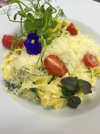 Талиатели с бекон и аспержи