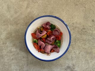 Теплий салат з прикопченою телятиною (400g)