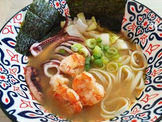 Ramen di mazzancolle e calamari