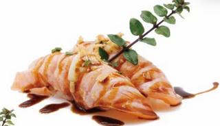 Nigiri sake scottato