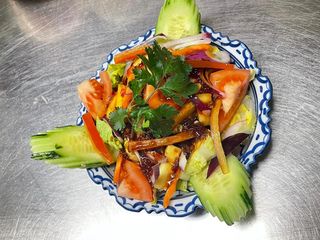 Ensalada Yum Yai