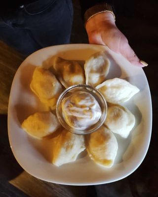 Pierogi ruskie ze śmietaną