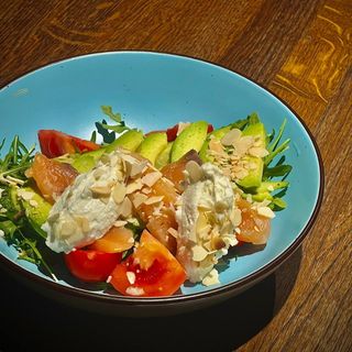 Салат з лососем (230г)