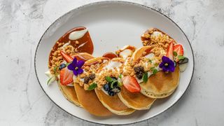 Панкейки с заварным кремом и сливочной карамелью