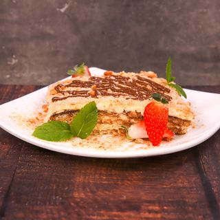 Домашна бисквитена торта (180г)