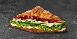 Croissant Francuski Z Serem z Niebieską Pleśnią i Żurawiną