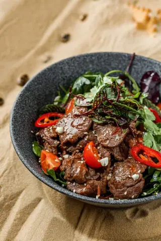 Salata thailandeza cu vita