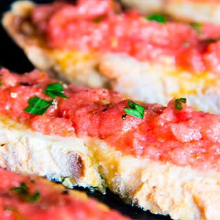 Pan De Ajo Al Horno Con Salsa De Tomate