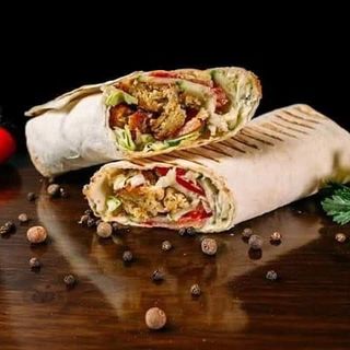 Durüm Vegetal De Falafel Con Ensalada Y Salsa