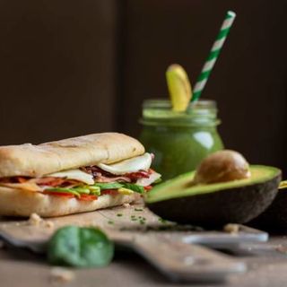 Panini pavo y aguacate