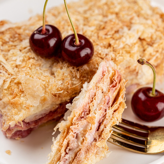 Наполеоні з вишнею (290 г)