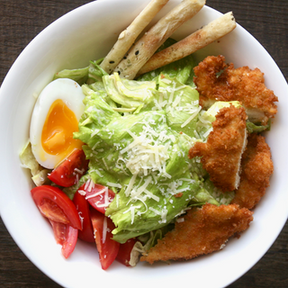 სალათი ცეზარი ქათმით