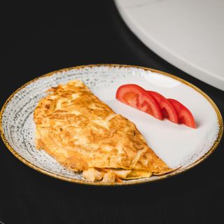 Omlet sa piletinom, sirom i povrćem