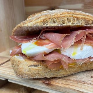 Panino  crudo e mozzarella