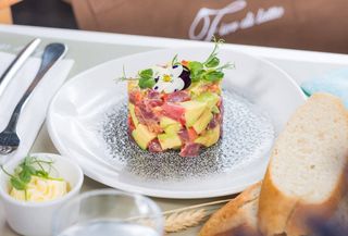 Tartar de ton cu avocado și ardei