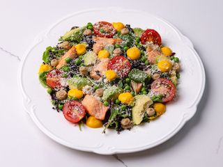 Салат з лососем (290g)