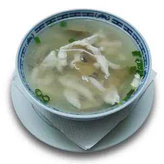 Sopa de pollo con champiñones
