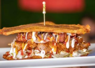 Patacón Maracucho de pernil