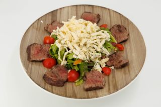 Crazy beef salata