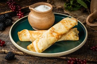 Налисники домашні з солодким сиром та сметаною