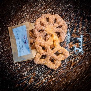 Buñuelos de viento con Cajeta