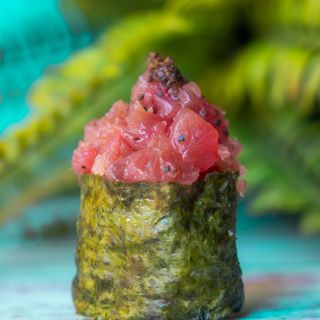 Gunkan Tuna trufado (2 Pzas)