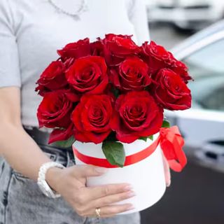 15 róż w pudełku z kwiatami