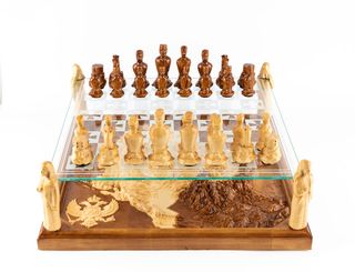 Drveni šah sa motivima Crne Gore