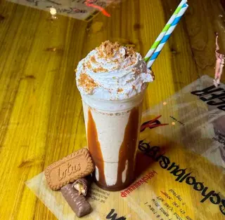 BATIDO TWIX & LOTTUS SCHOOL
