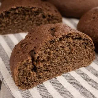 Panecillos de Algarroba y pasas de masa madre de arroz integral (120 grs)
