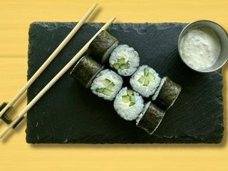 Макі з огірком з соєвим соусом (8шм/160g)