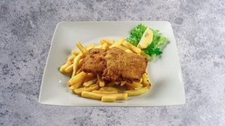 Pileći bečki odrezak s pomfritom