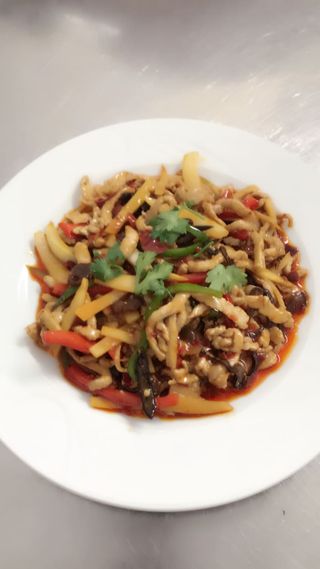 114 Maiale e filetti in salsa piccante 鱼香肉丝