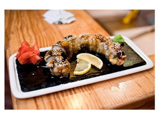 Гарячий рол з вугрем (220g)